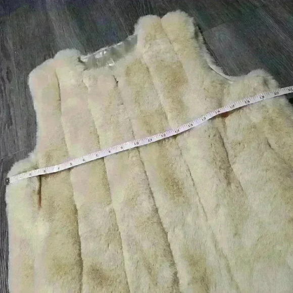 Super soft & comfy Y2K Bratz style light tam /  cream faux fur vest with zipper - Picture 14 of 15